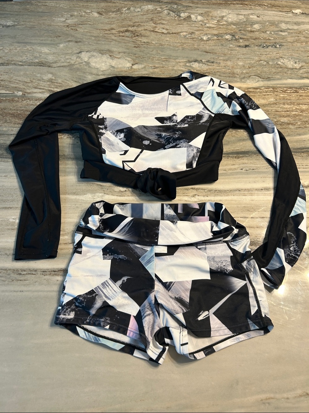 Black & White Abstract Two-Piece Swim Set - Long Sleeve Crop Top Shorts XS teen